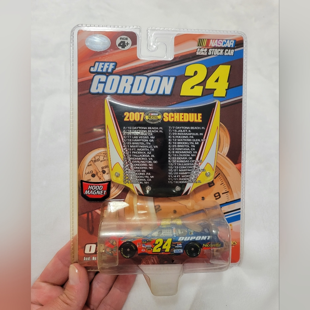Nascar #24 Jeff Gordon 2007 Schedule Hood and Car